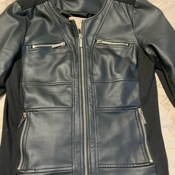 Size small - Picture 3 of 5